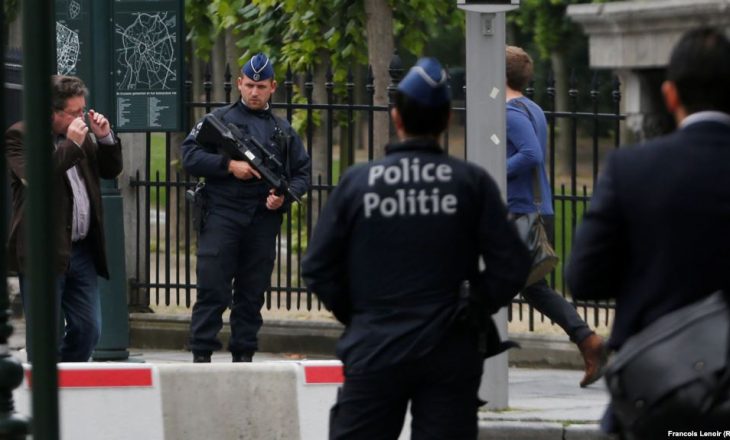 Belgjikë: Prokurorët kanë hapur hetim “terrori” pas sulmit me thikë