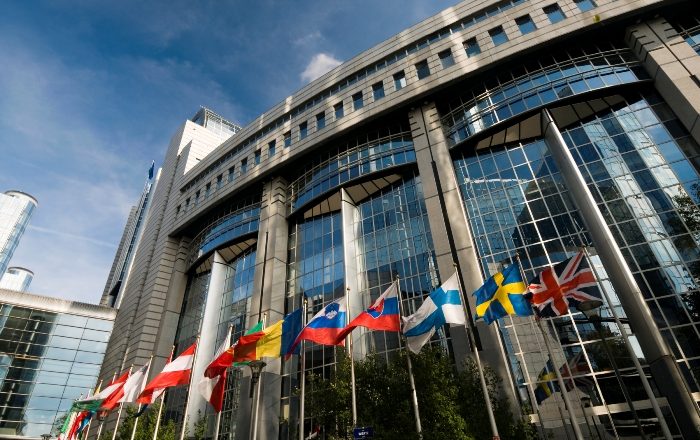 Brukseli kërkon nga Beogradi normalizim me Prishtinën dhe largim nga Moska