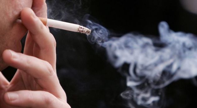 Shkolla që ia lejon nxënësve pirjen e duhanit