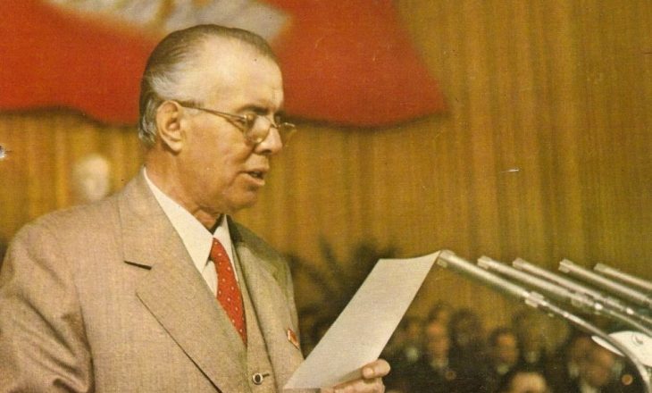 Ja si ndërhyri regjimi i Enver Hoxhës në tekstin e këngës së famshme shqiptare