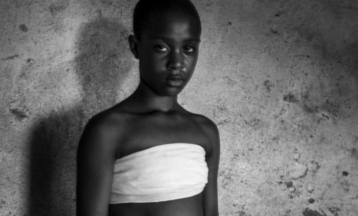 Vajzave të reja në Afrikë ju shtypen gjinjtë për të shmangur përdhunimet dhe shtatzënitë