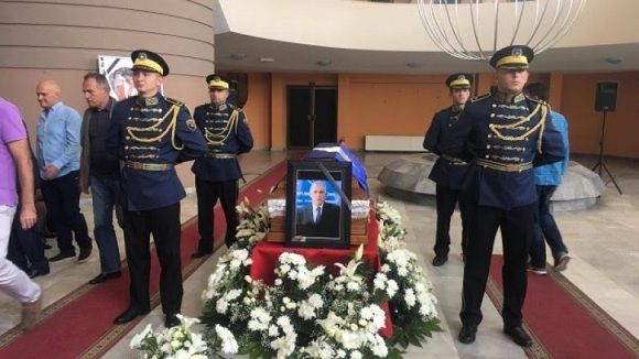 Kuvendi Komunal i Mitrovicës homazhe për ish-kryeministrin Rexhepi