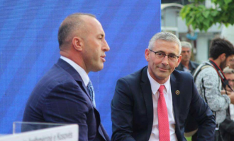 Kadriu: Të tjerët vinë nga Prishtina e sorollaten, unë dërgoi projekte në Kryeministri