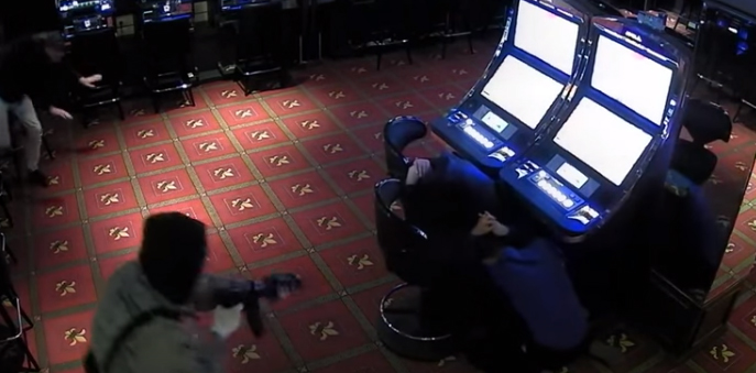 Vjedh me armë kazinonë, arrestohet 48-vjeçari