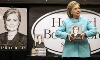 Libri i Hillary Clinton shënon rekord qysh në ditën e parë