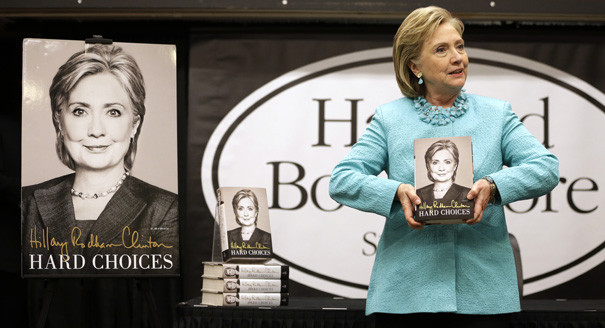 Libri i Hillary Clinton shënon rekord qysh në ditën e parë