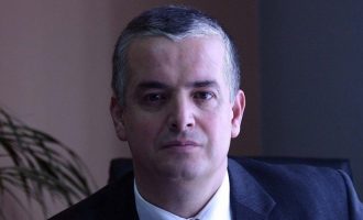 Përpara malit me emrin Arbën Xhaferi