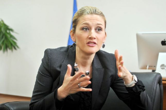 Mimoza Kusari dënohet me 3500 euro për përdorimin e fëmijëve në spot zgjedhor