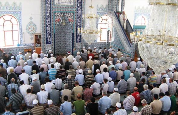 Në Prishtinë vdes një person në oborrin e xhamisë