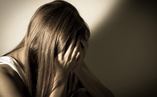 17-vjeçari mohon akuzat për përdhunimin e të miturës