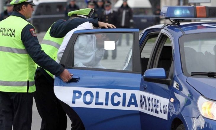 Skandali i kosovarit në Durrës – dyshohet se vodhi dy pasaporta