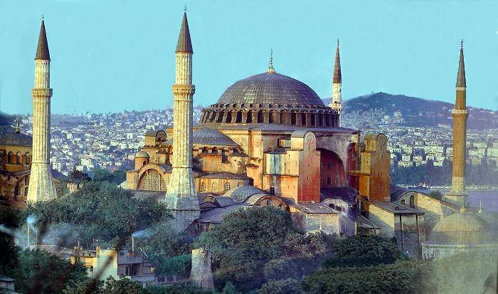 Turqia rihap kishën “Shën Sofia”, e drejtë që na është dhënë nga sulltani