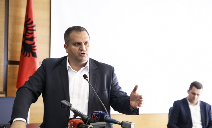 Ahmeti fajëson qeverinë për bllokimin e palestrës së sportit në Prishtinë  