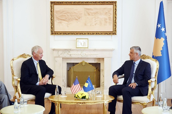 Johnson: Administrata e presidentit Trump do të vazhdojë të mbështesë Kosovën