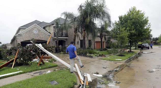 Uragani Harvey godet Teksasin, shkakton një viktimë
