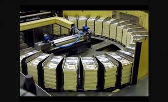 Videoja nga &#8220;fabrika e parave&#8221; që po bënë bujën në internet