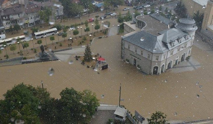 Shiu i rrëmbyeshëm dëmton rëndë ndërtesat te kampusi i UP-së