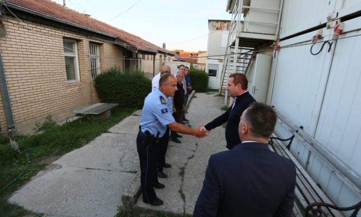 Ministri Sefaj viziton stacionin Veriu, ka një premtim për policinë