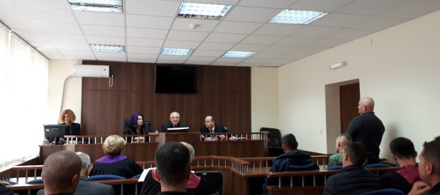 Kërcënime e fyerje në gjykimin për vrasje të rëndë të mbetur në tentativë