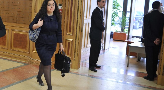 Osmani flet për ministrin që “torturoj” qytetarët e Prishtinës