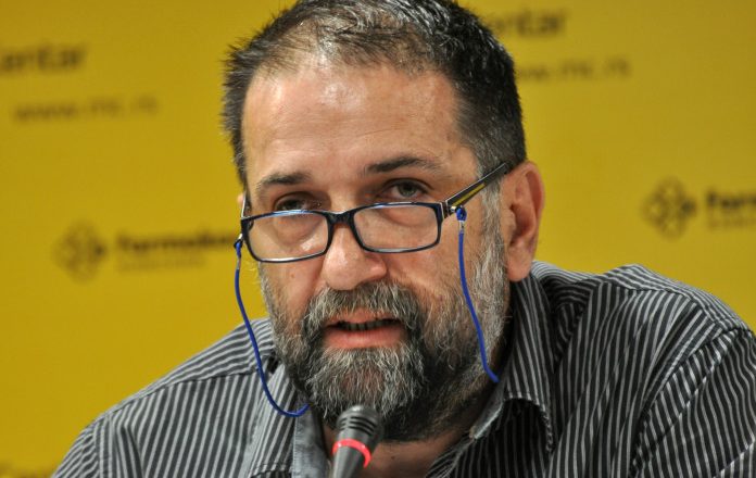 Gazetari serb futet në grevë urie