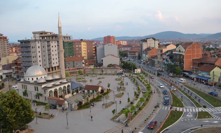 Si u helmuan 11 persona sot në një qebaptore në Mitrovicë