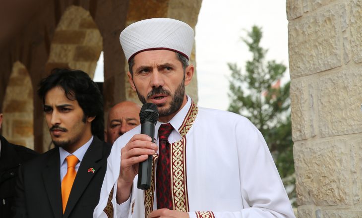 Myftiu i Tiranës mohon se u mbulua shtatorja e Skënderbeut