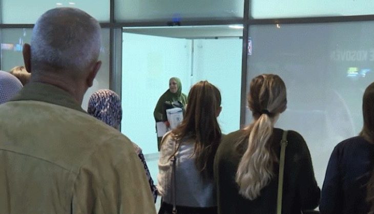 Haxhinjtë kthehen në Kosovë – dy nga ta vdiqën në Mekë