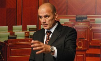 Gani Geci: Mora 32 mijë marka nga Bujar Bukoshi dhe i ndamë tetë veta
