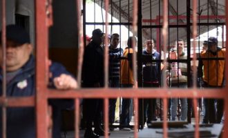 Rrihen shqiptarët mes vete në një burg në Itali