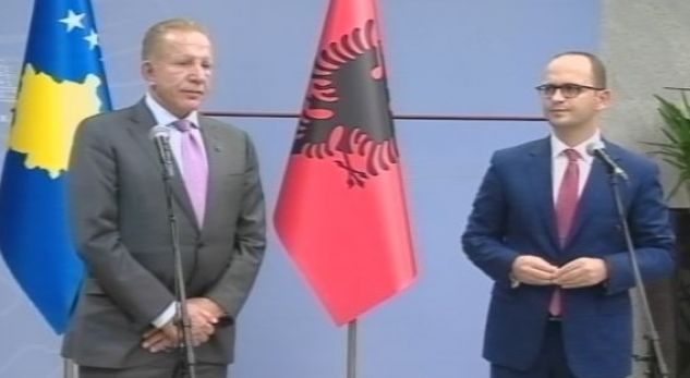 Bushati i premton Pacollit angazhim për anëtarësimin e Kosovës në UNESCO
