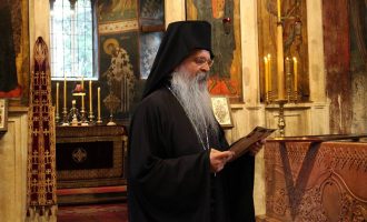 Këngët serbe dhe ‘Kosova e Metohija’ këndohen në Manastirin e Deçanit