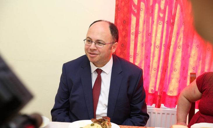 Komuniteti Mysliman i Shqipërisë injoron debatin për Skënderbeun, merret me një drekë