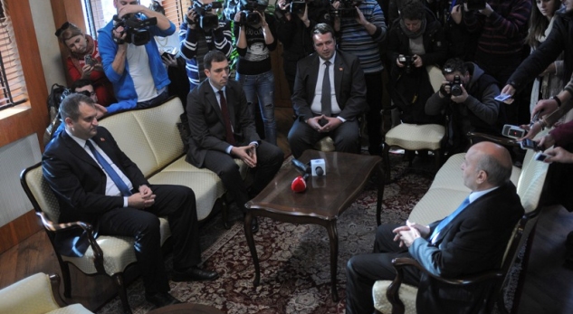 Ahmeti lavdërohet me punën e shërbimeve emergjente, i krahason me kohën e Isa Mustafës