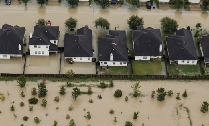 Muslimanët u hapin dyert viktimave të përmbytjes: “Ndjejmë dhe vuajmë njësoj”