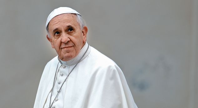 Papa arrin në Kili – synon rikthimin e besimit të kisha