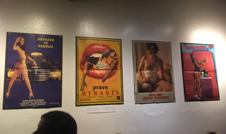 Filmat pornografik nëpër korzot e Kosovës – në një ekspozitë