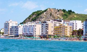 15 kosovarë helmohen në restorantin te Shkëmbi i Kavajës