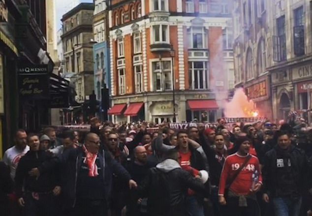 Tifozët gjermanë bllokojnë rrugët e Londrës para ndeshjes ndaj Arsenalit