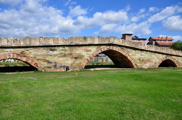 Zbulohen edhe dy harqe të Urës së Vjetër të Gurit në Vushtrri