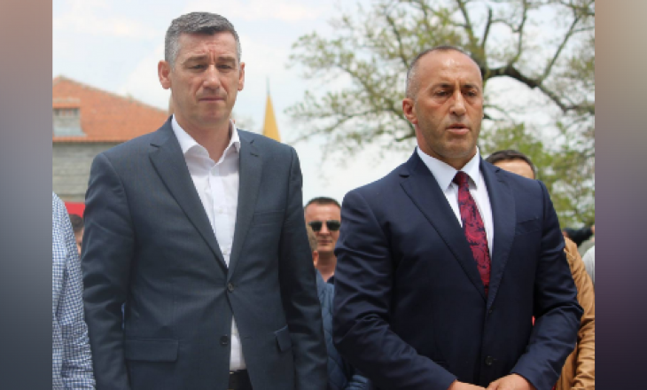 Qosja: PDK e LDK ia lanë prushin në duar Haradinajt