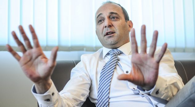 Sekseri Gashi akuzon të tjerët se kanë fituar pozita pa meritë