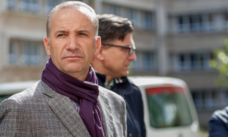 Selim Pacolli në rolin e “gazetarit” pyet qytetarët për kërkesat e tyre (Video)