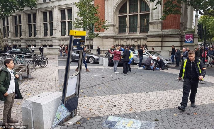 Pamje nga sulmi me veturë në Londër