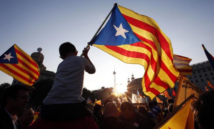 Parlamenti i Katalonisë shpall pavarësinë nga Spanja