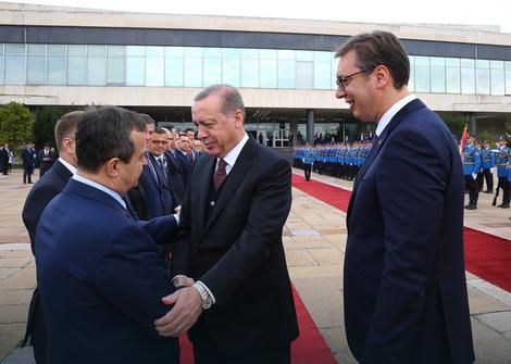Vuçiq arsyeton nervozen e Daçiqit në takim më Erdoganin