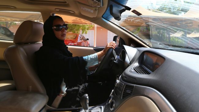 Dhëndri saudit nuk do që nusja të vozitë veturën pas martesës