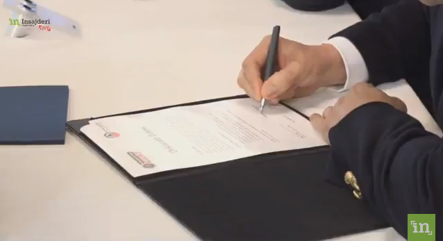 Kandidatët e AAK-së për kryetarë komunash nënshkruajnë zotimin para kryeministrit