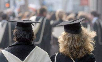 Profesorët që u përdorën për akreditim të programeve mohojnë se janë pjesë e kolegjeve