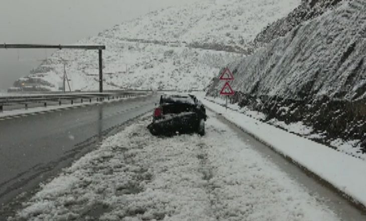 Dëborë e aksidente në Rrugën e Kombit
